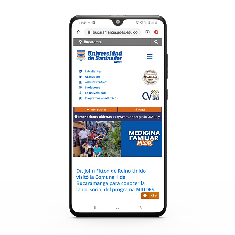 Teléfono móvil que muestra la página web realizada para la Universidad